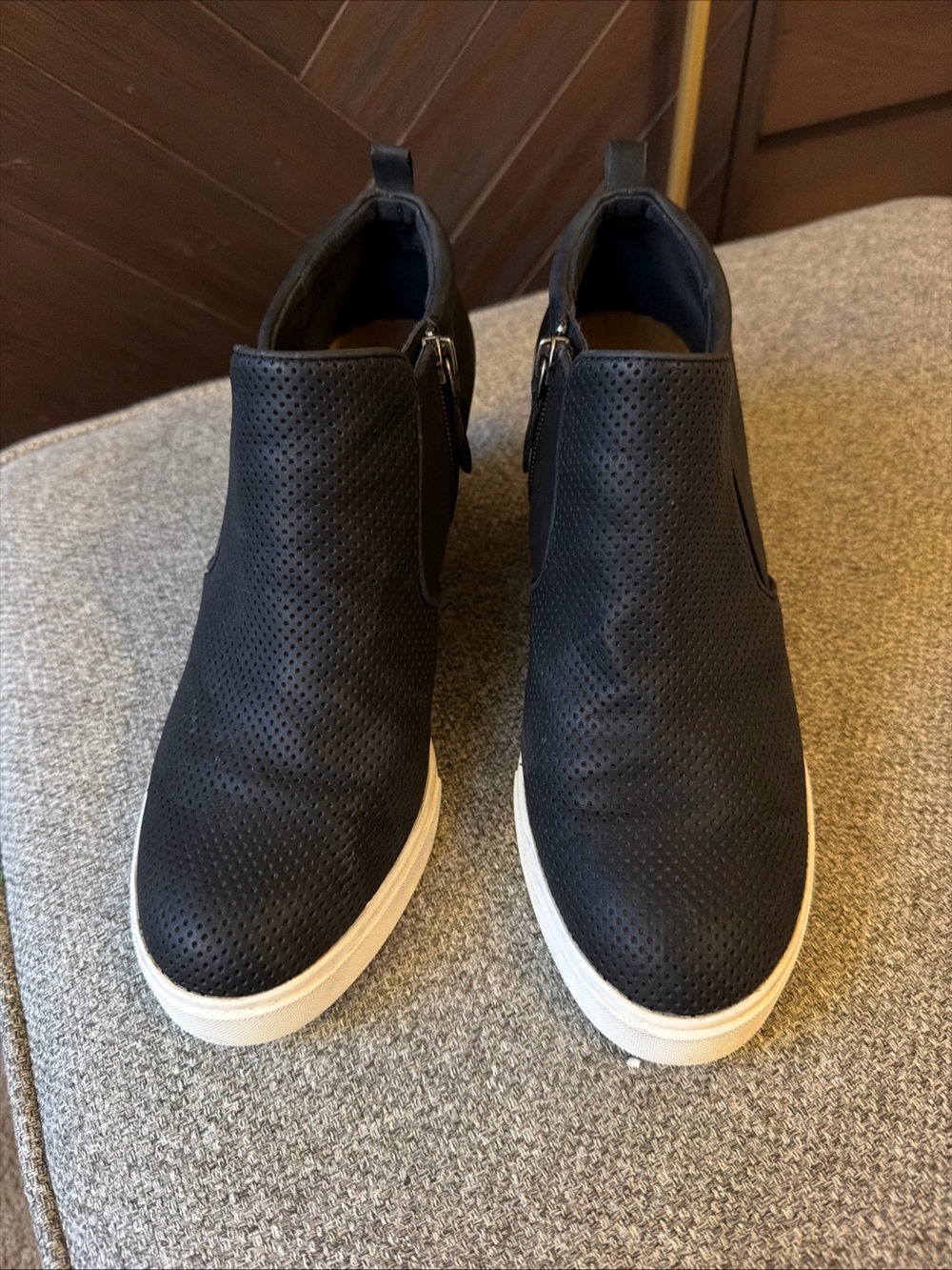 Susina Wedge Sneakers Women’s 9.5M Black Perforated Side Zip